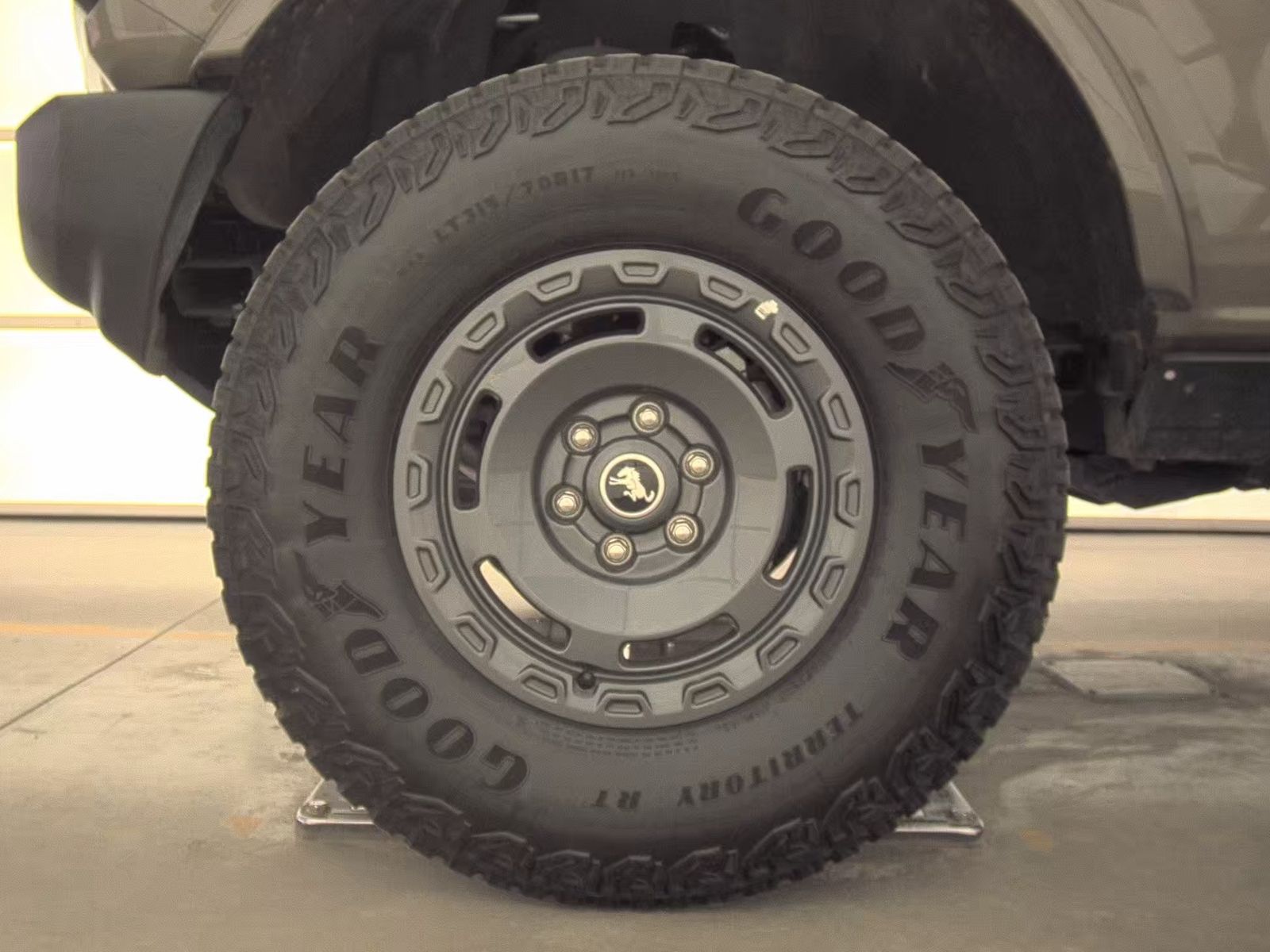 FORD BRONCO - 10