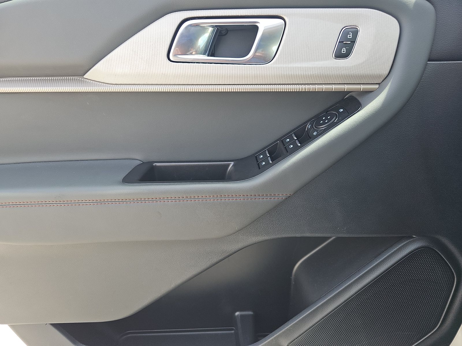 2025 Ford Explorer Active RWD