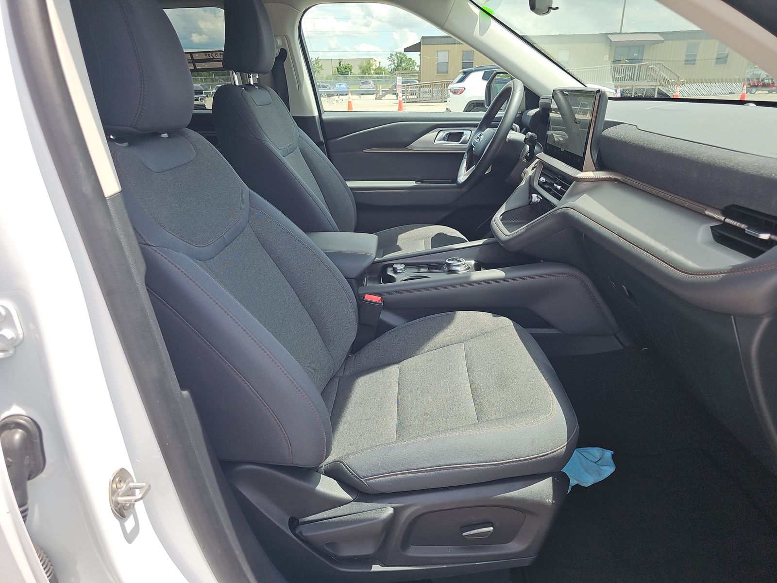 2025 Ford Explorer Active RWD