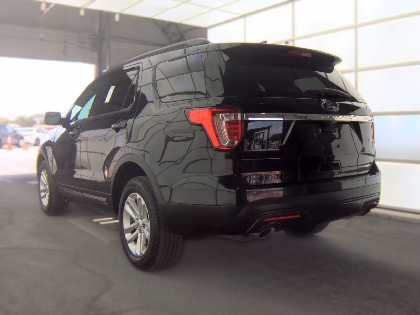 FORD EXPLORER - 9