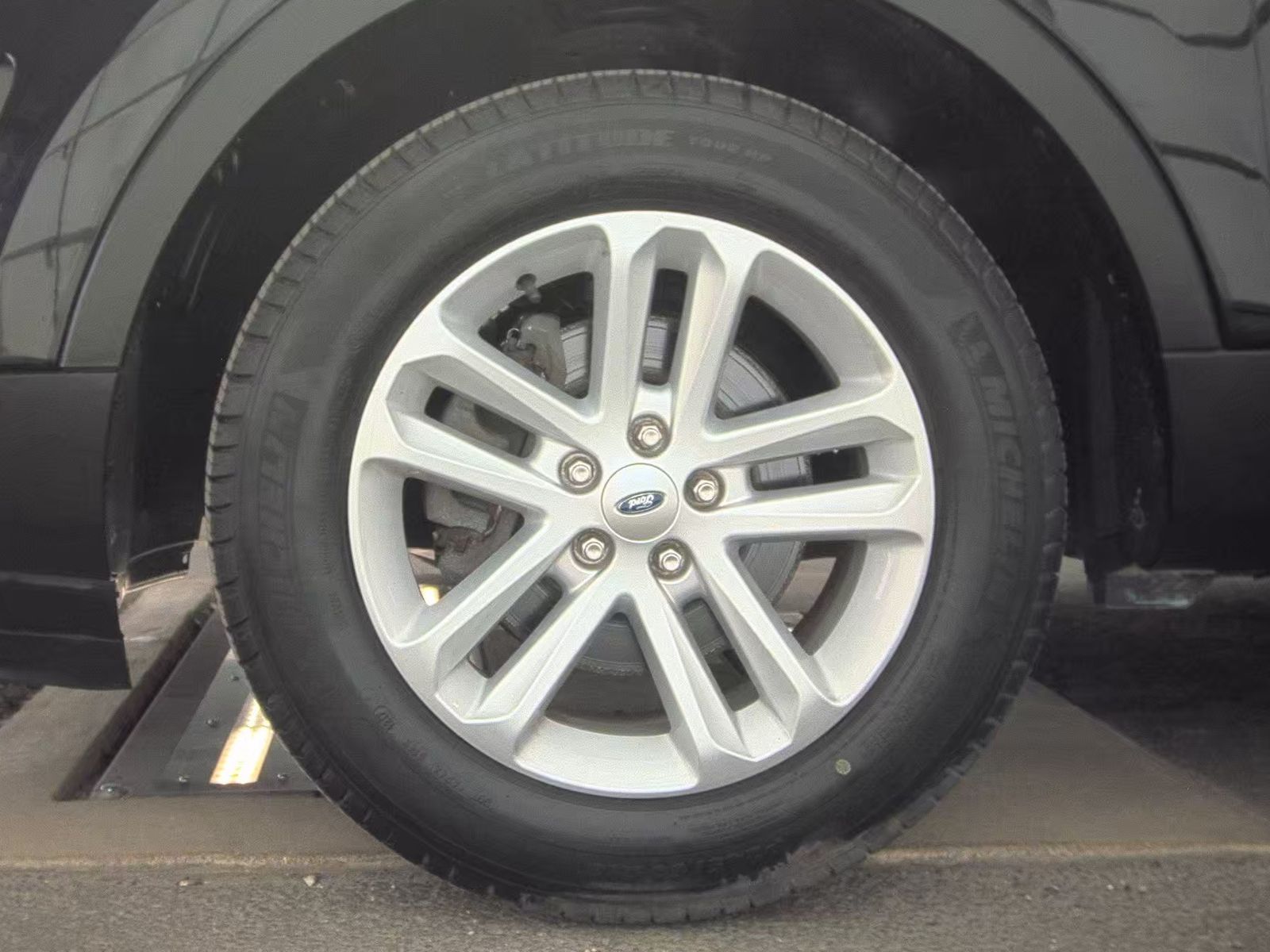 FORD EXPLORER - 10