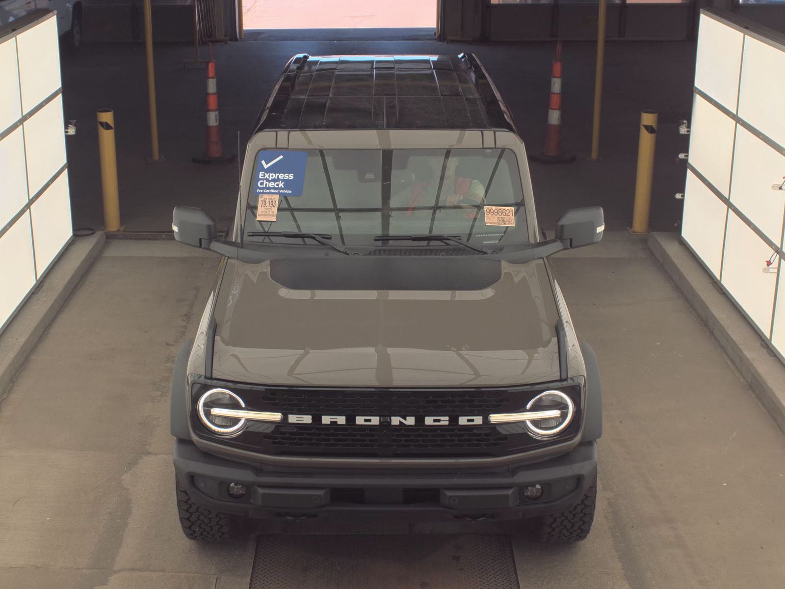 FORD BRONCO - 3