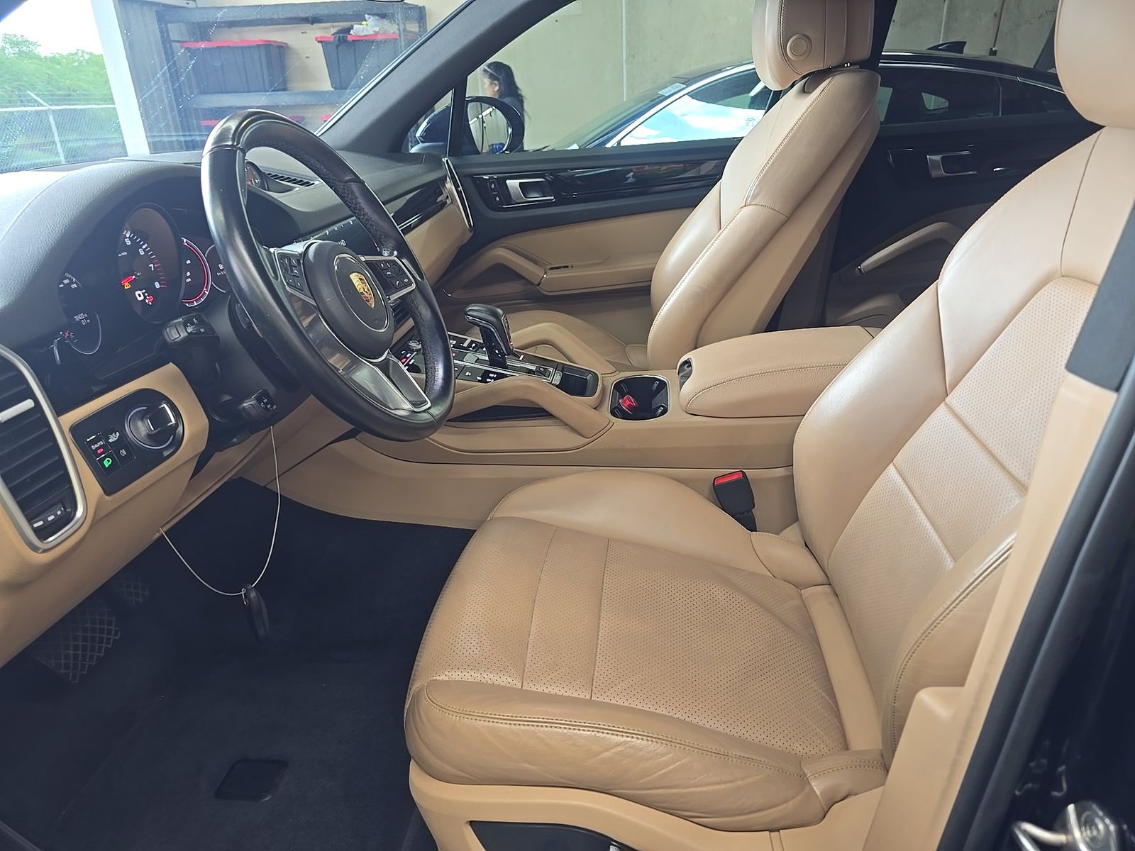 PORSCHE CAYENNE - 8