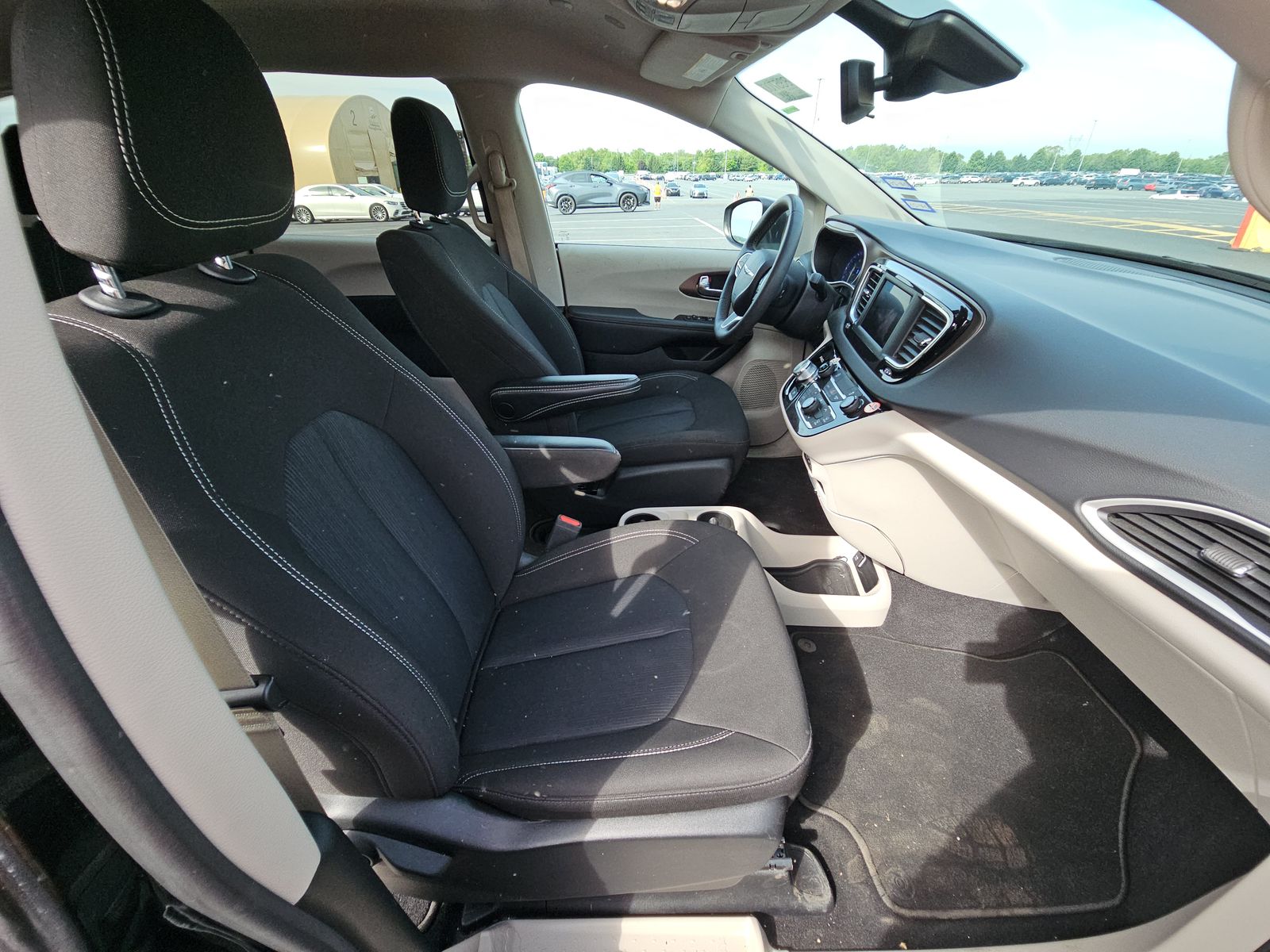CHRYSLER VOYAGER - 9