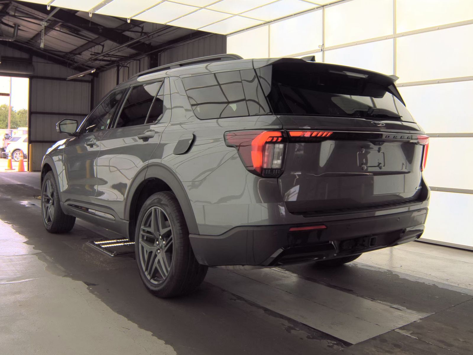 FORD EXPLORER - 9