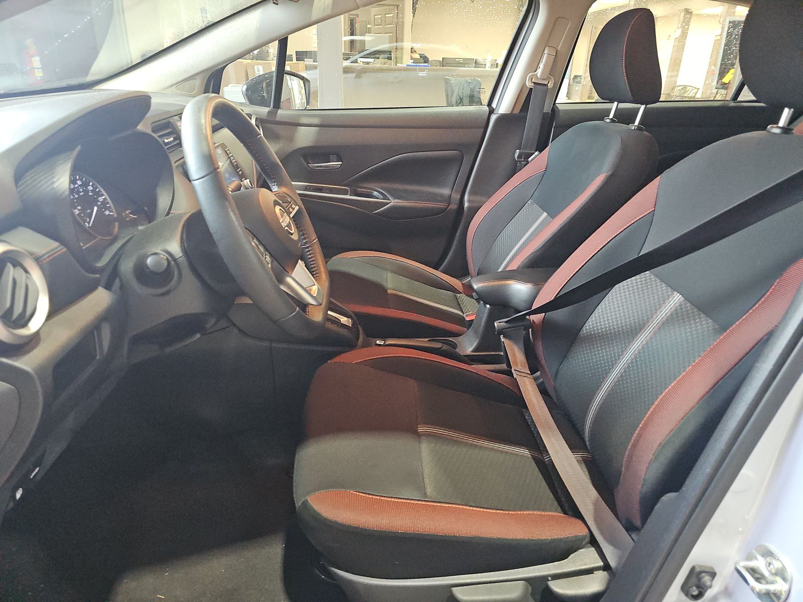 NISSAN VERSA - 8
