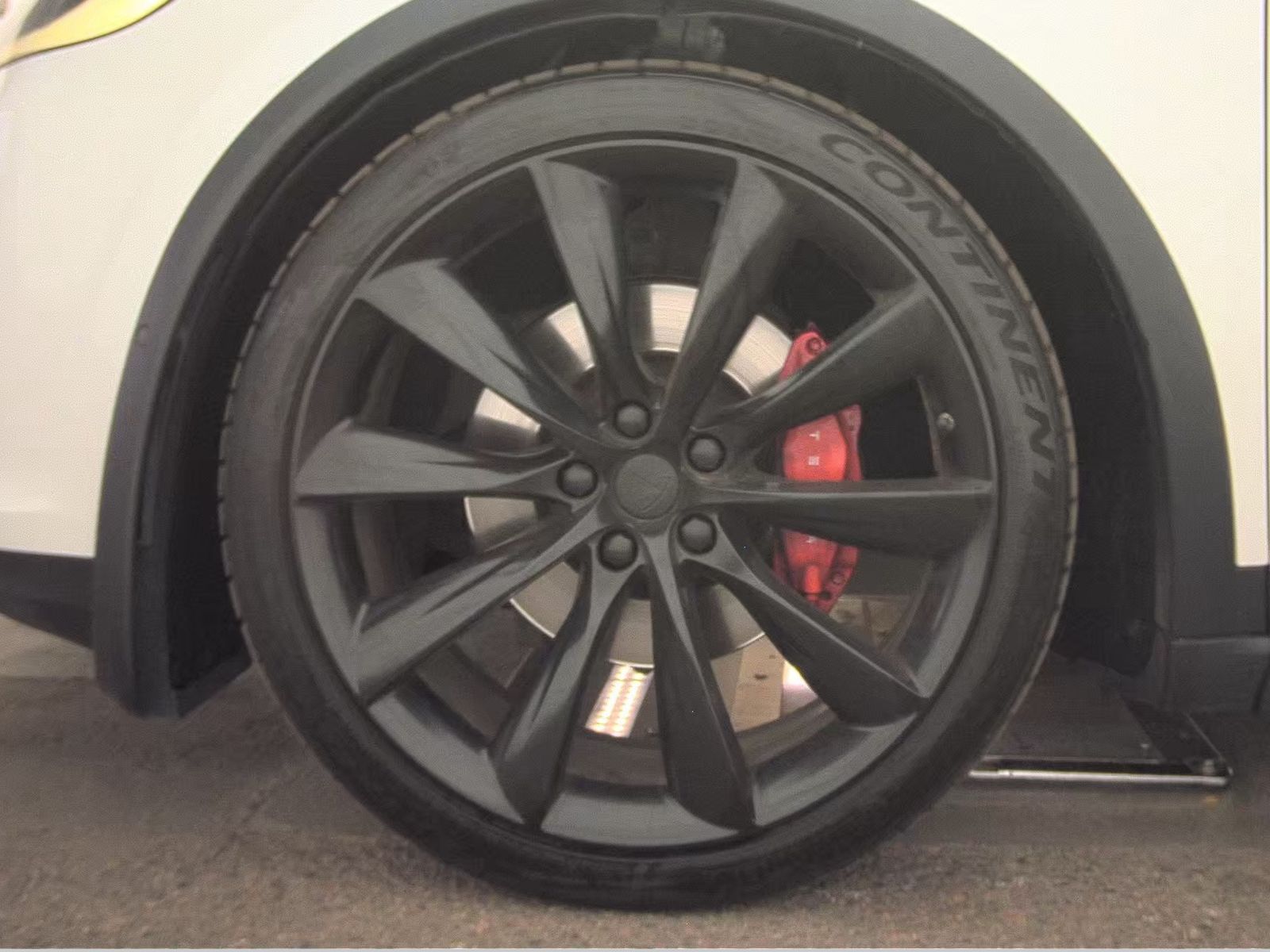 TESLA MODEL X - 10