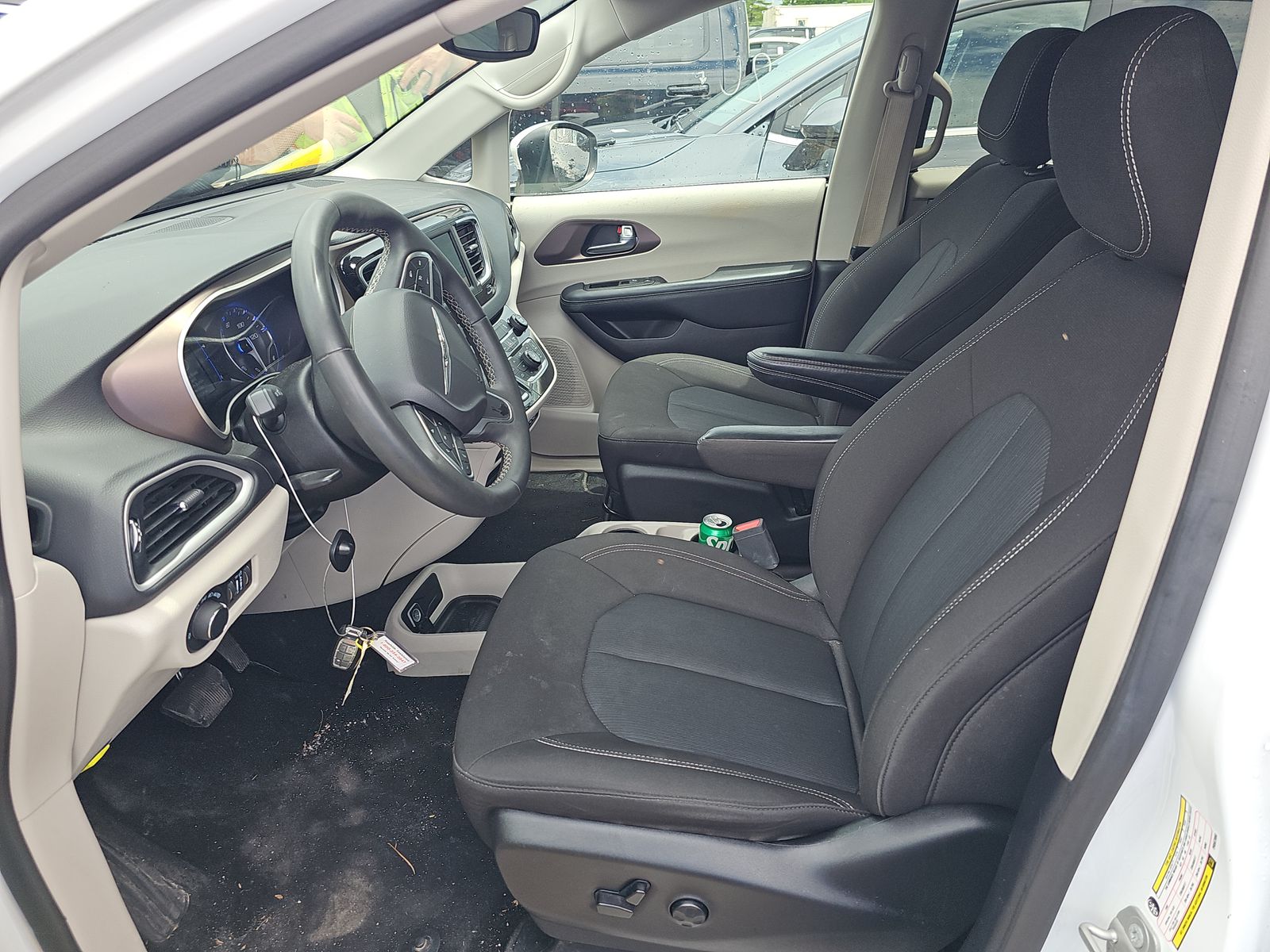 CHRYSLER VOYAGER - 8