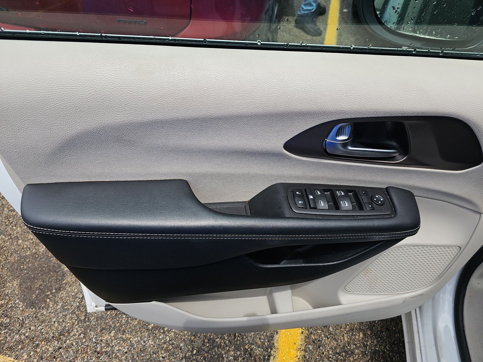 CHRYSLER VOYAGER - 10