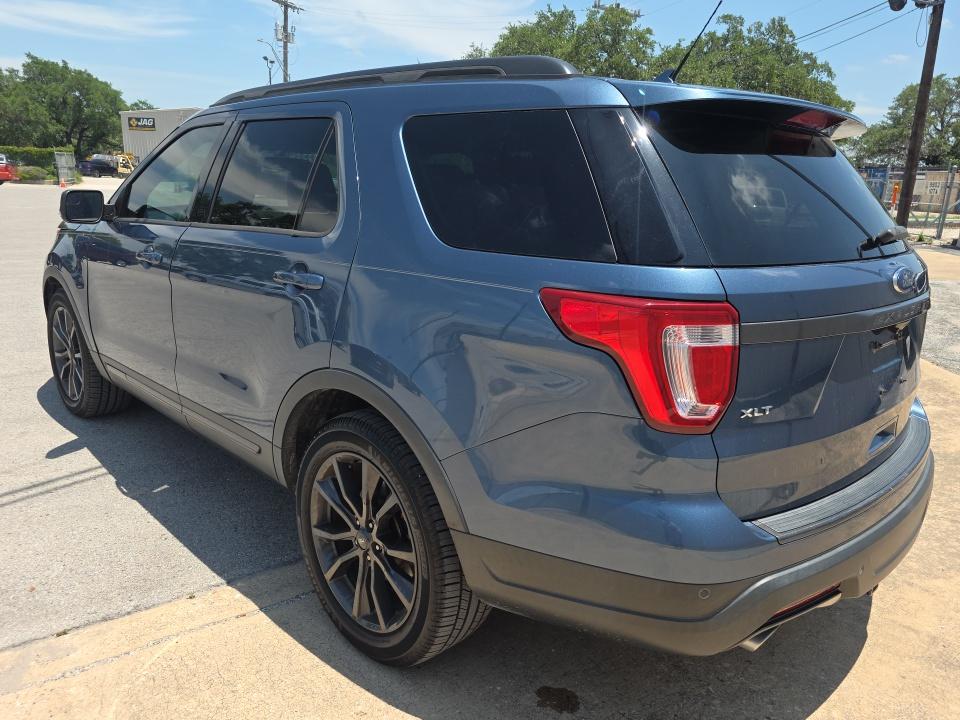 FORD EXPLORER - 7