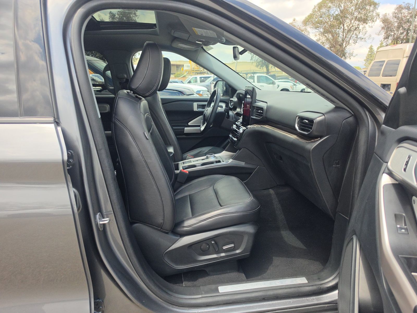 FORD EXPLORER - 9