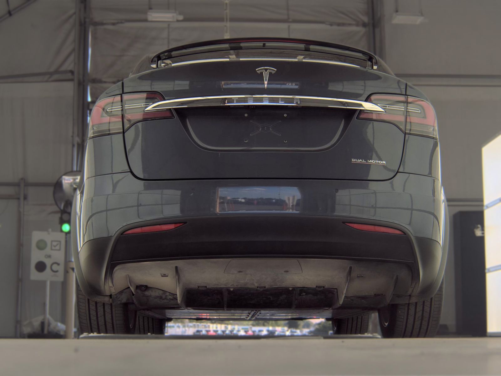 TESLA MODEL X - 8