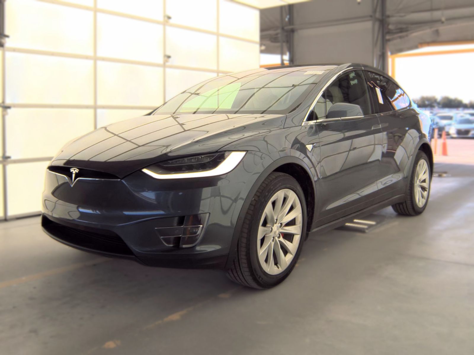 TESLA MODEL X - 1
