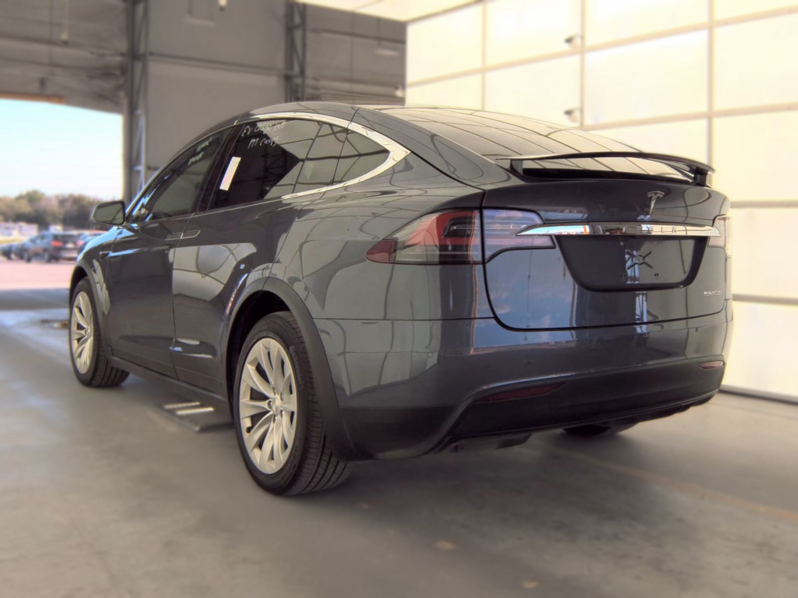 TESLA MODEL X - 9