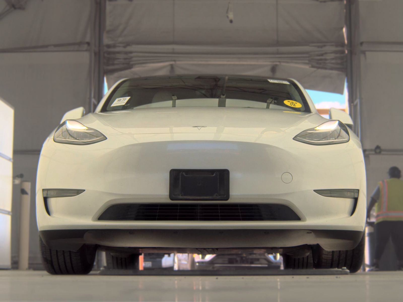 TESLA MODEL Y - 4