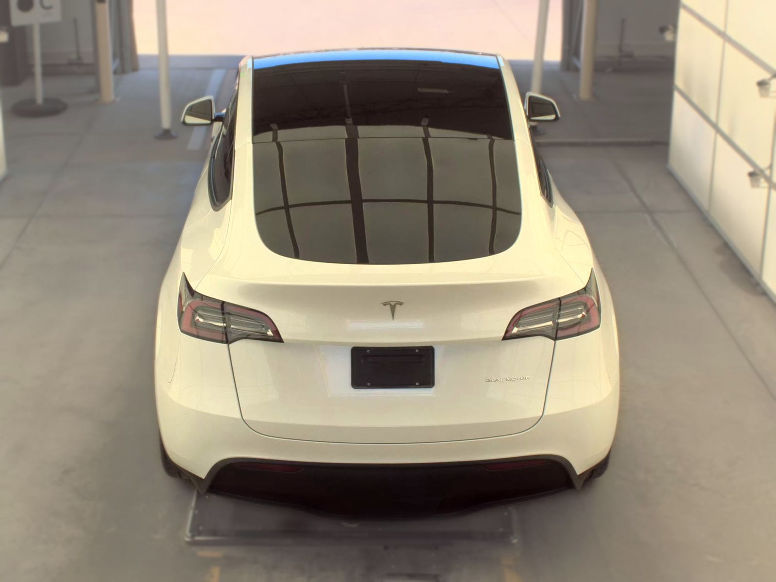TESLA MODEL Y - 7
