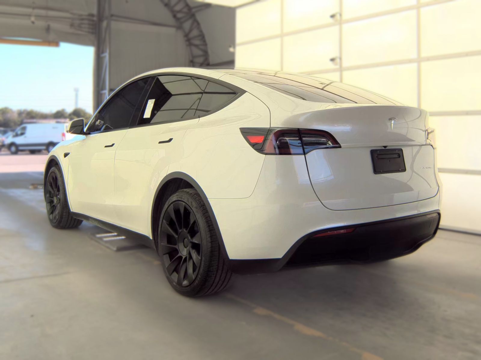 TESLA MODEL Y - 9