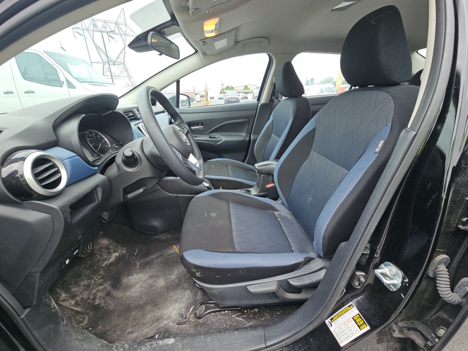 NISSAN VERSA - 8