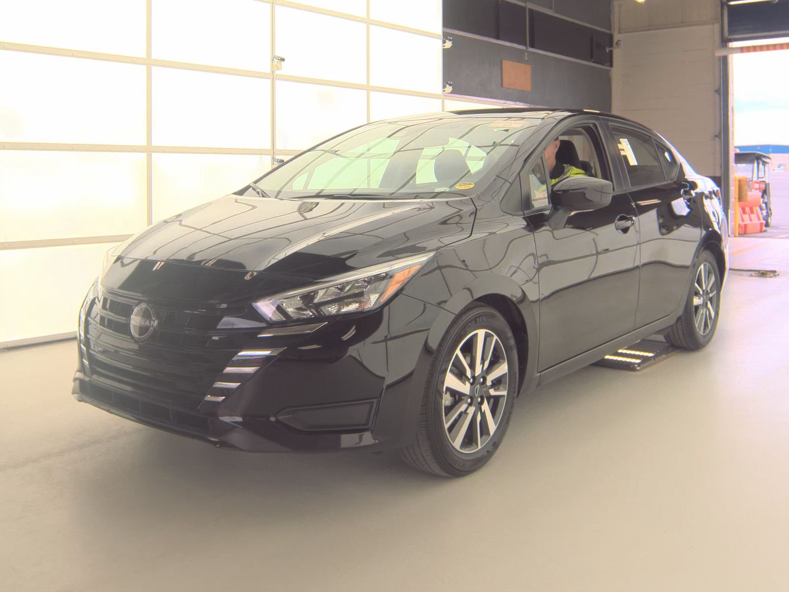 NISSAN VERSA - 1