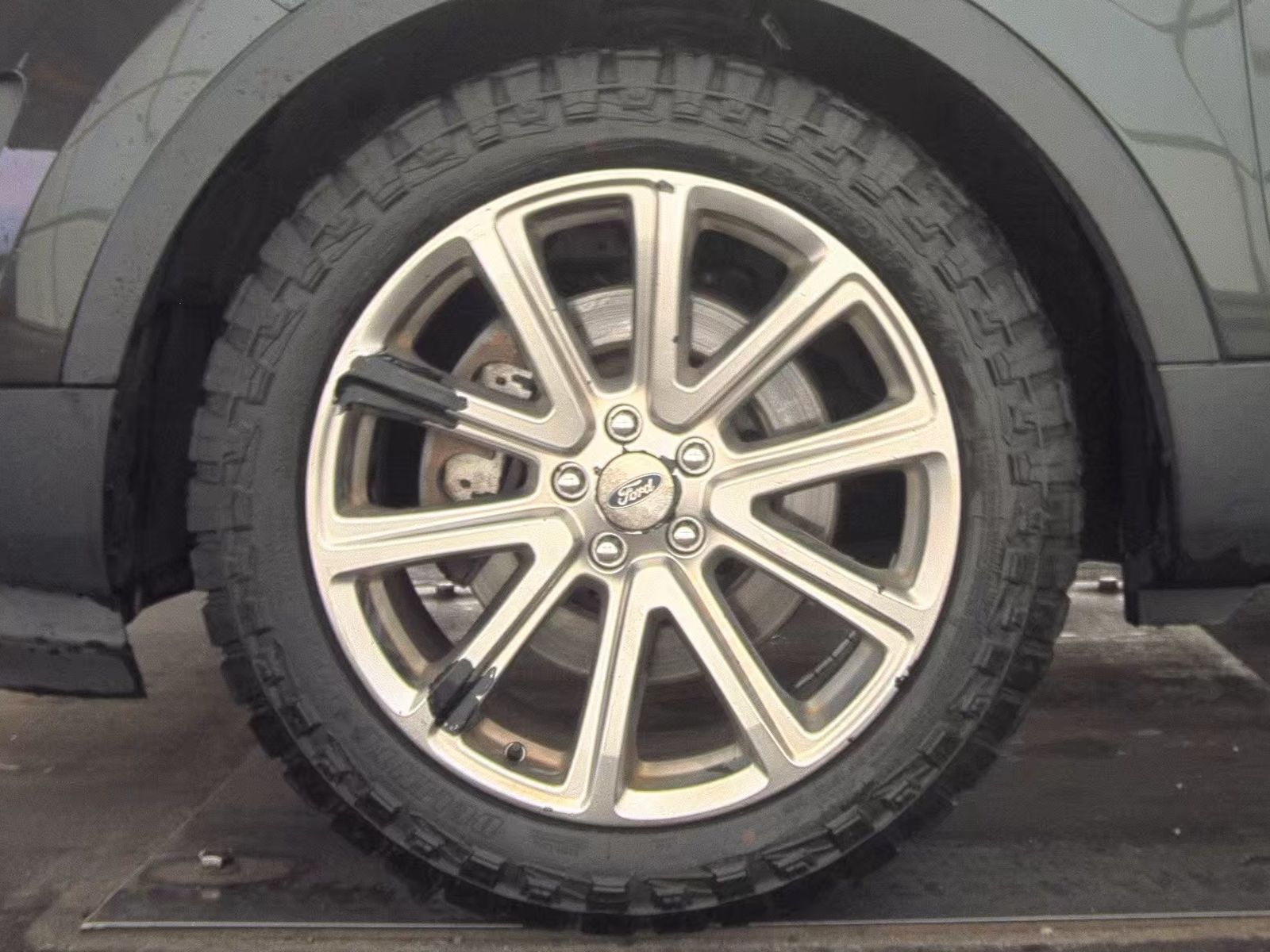 FORD EXPLORER - 10
