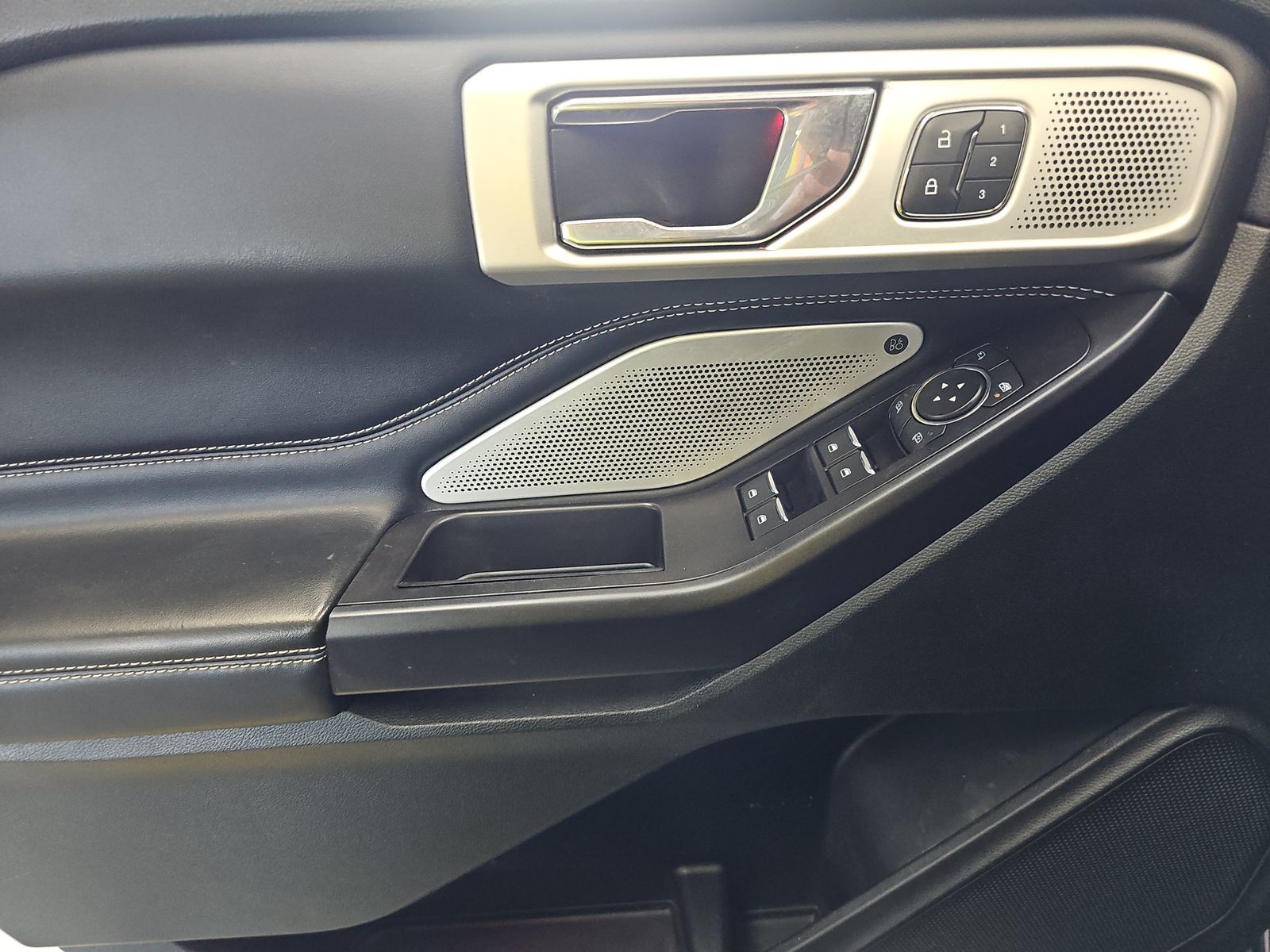 FORD EXPLORER - 10