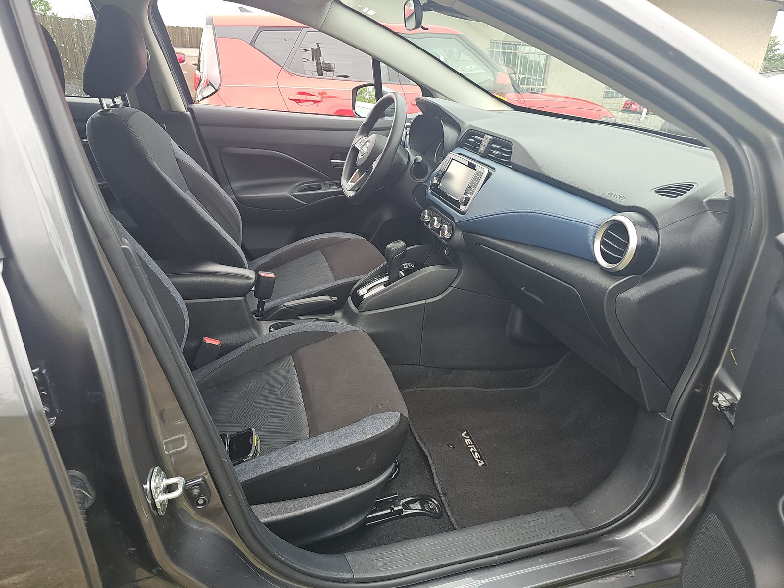 NISSAN VERSA - 9