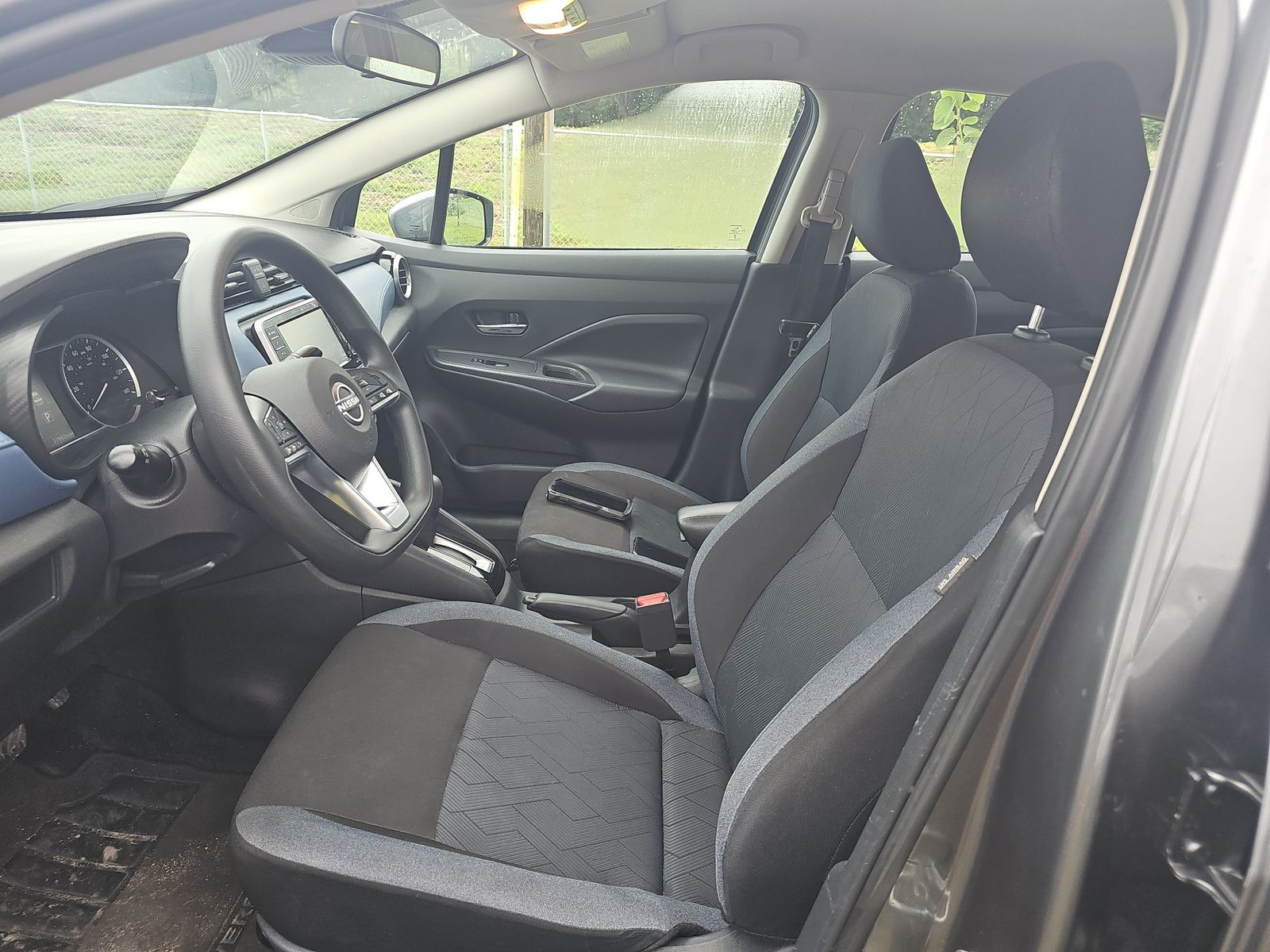 NISSAN VERSA - 8
