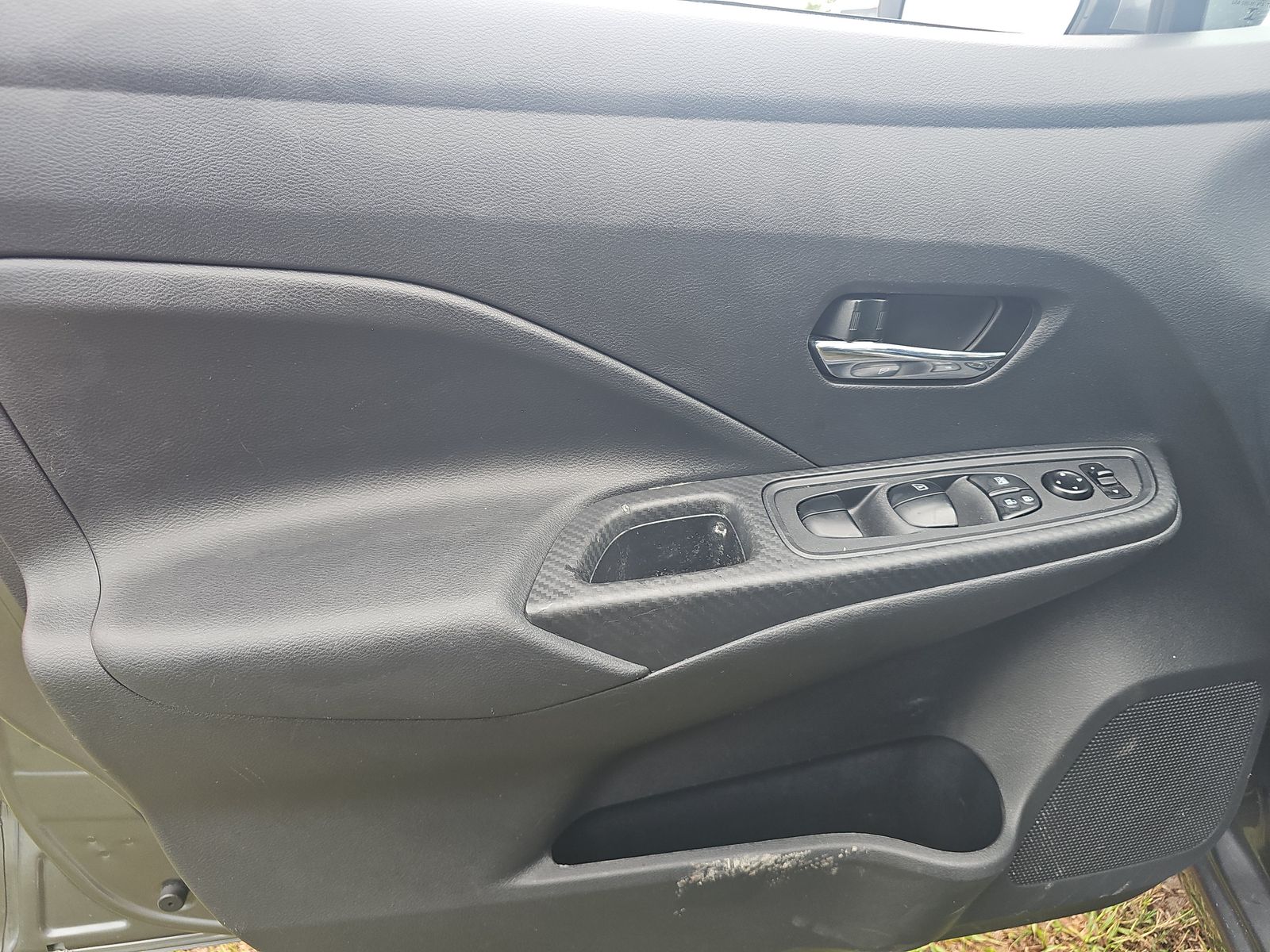 NISSAN VERSA - 10