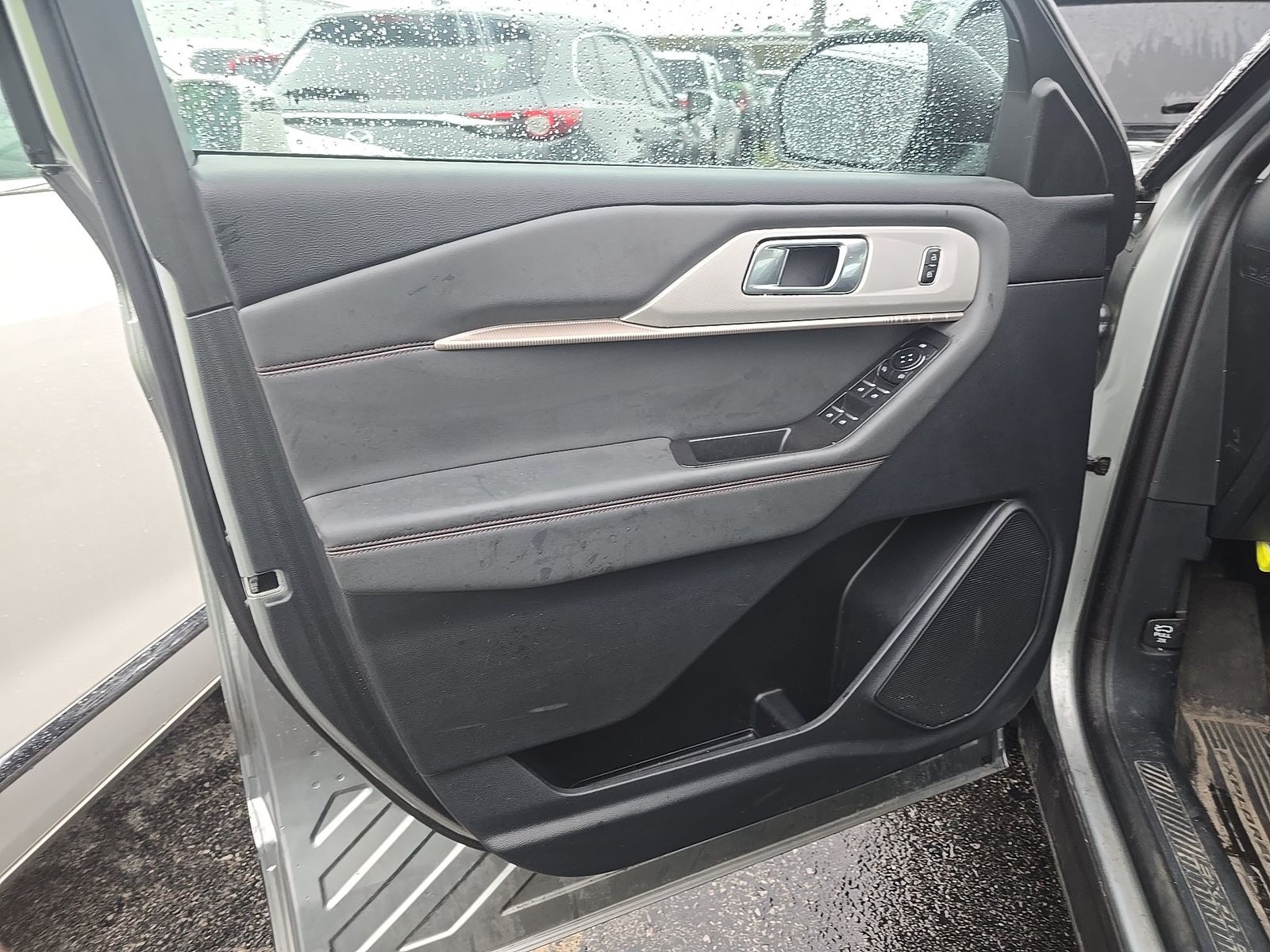 FORD EXPLORER - 10