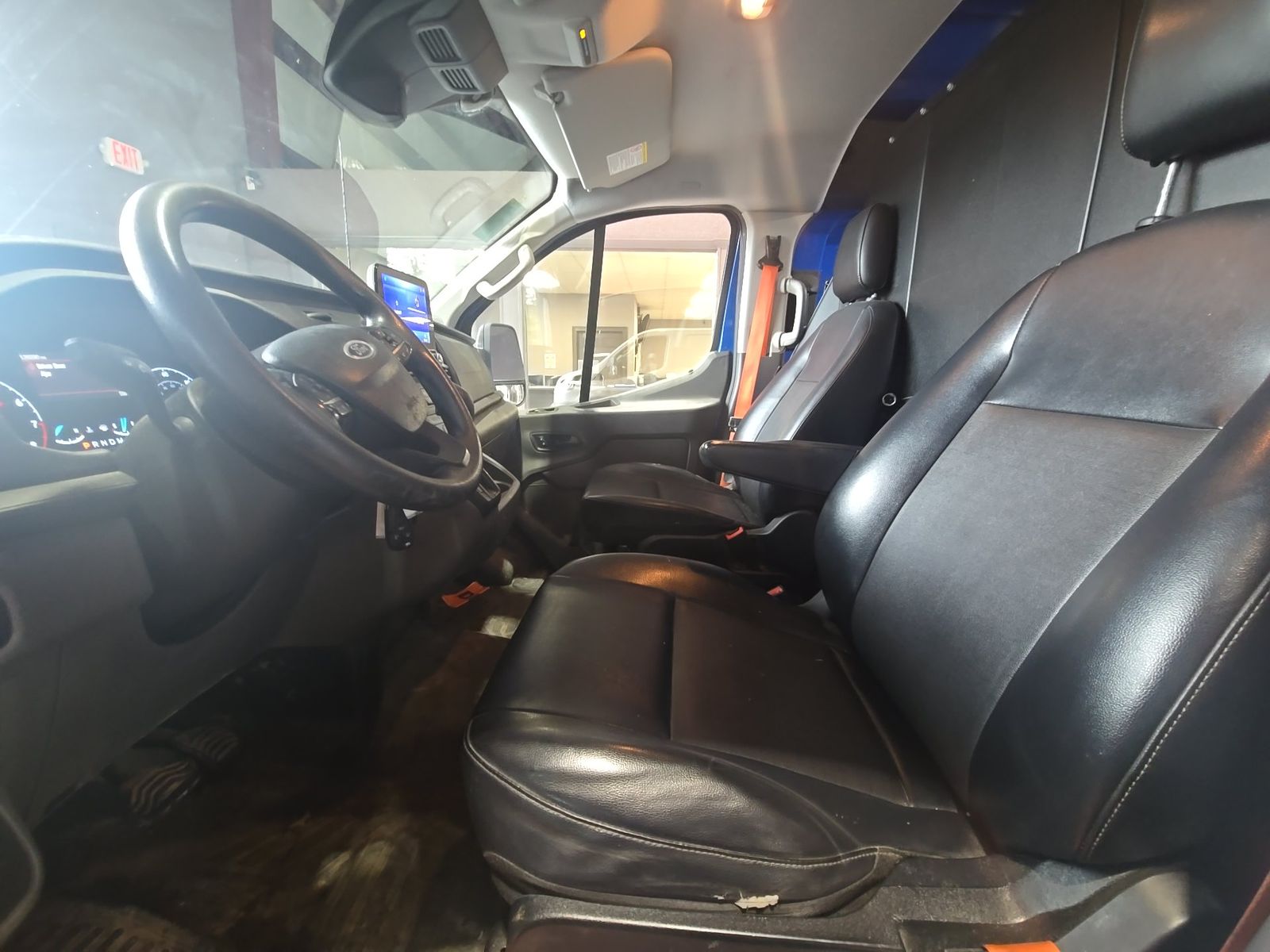 FORD TRANSIT 250 - 8