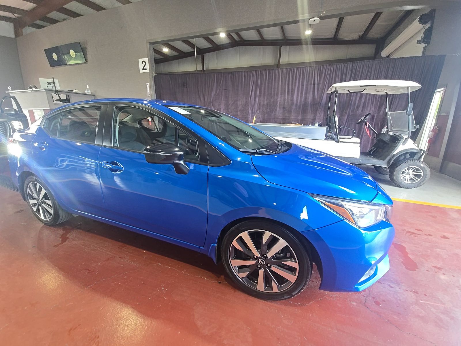 NISSAN VERSA - 4