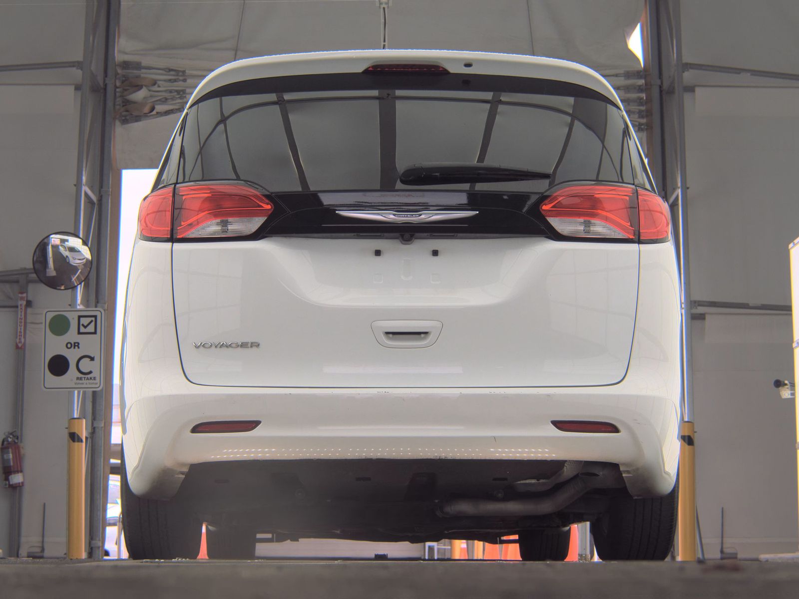 CHRYSLER VOYAGER - 8