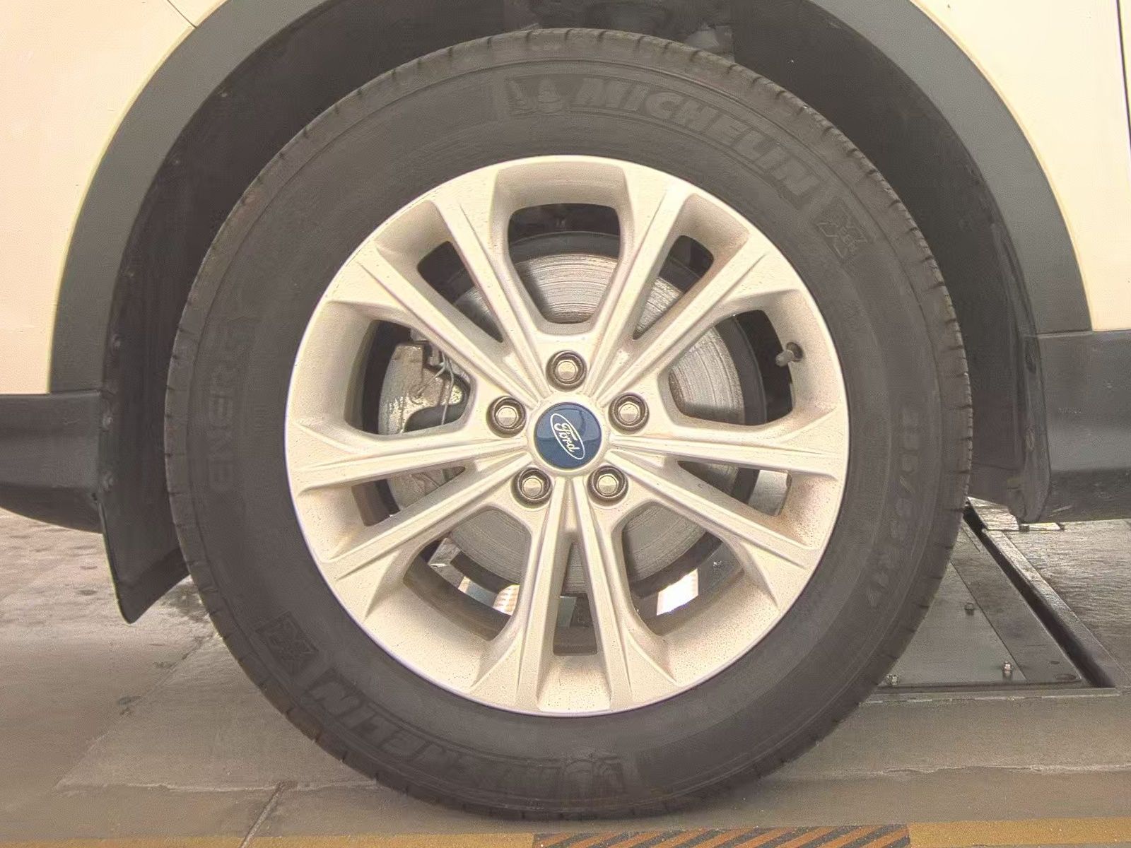 FORD ESCAPE - 10
