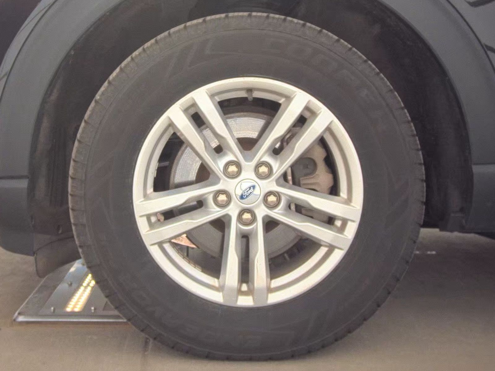 FORD EXPLORER - 10