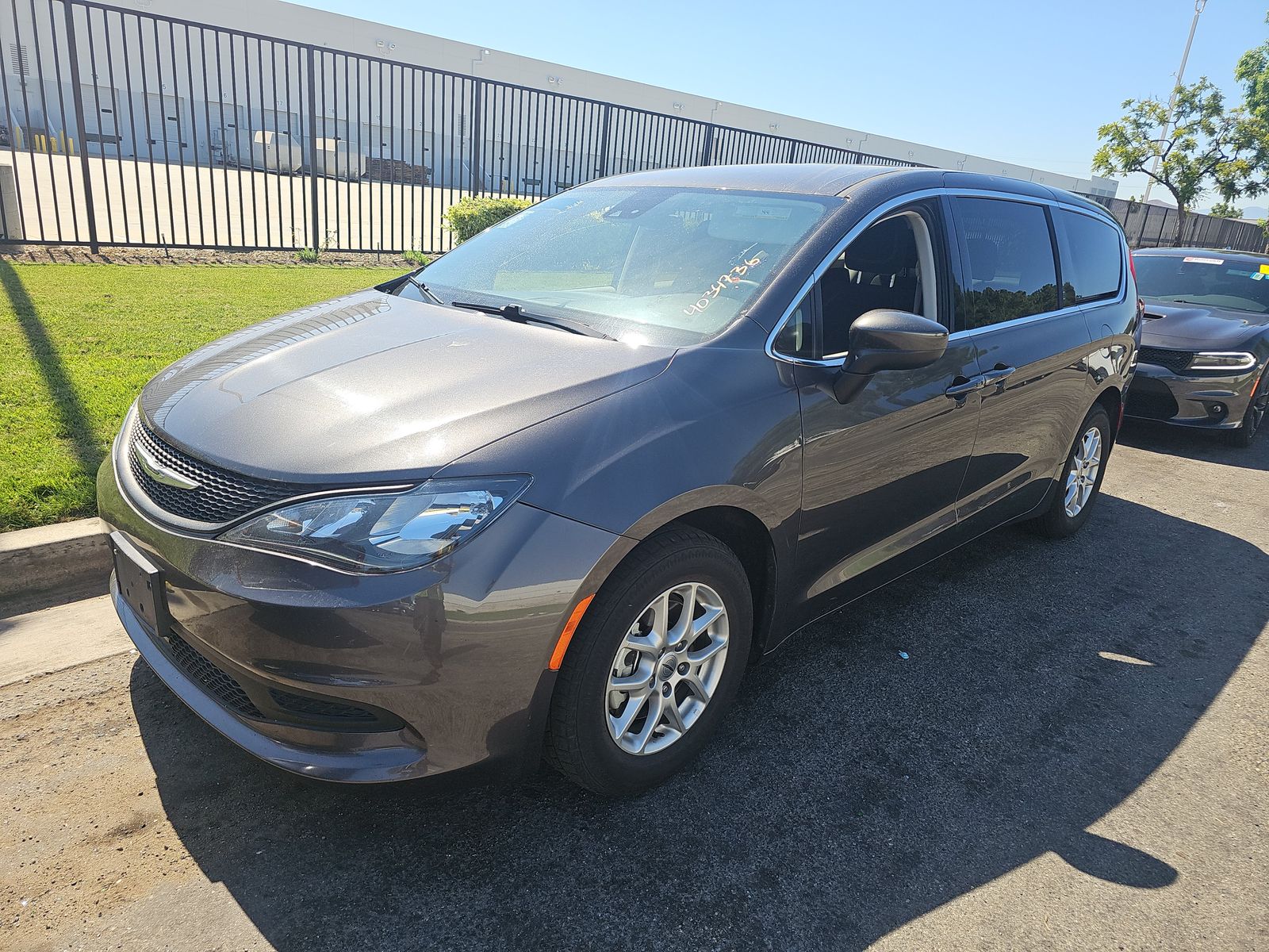 CHRYSLER VOYAGER - 1