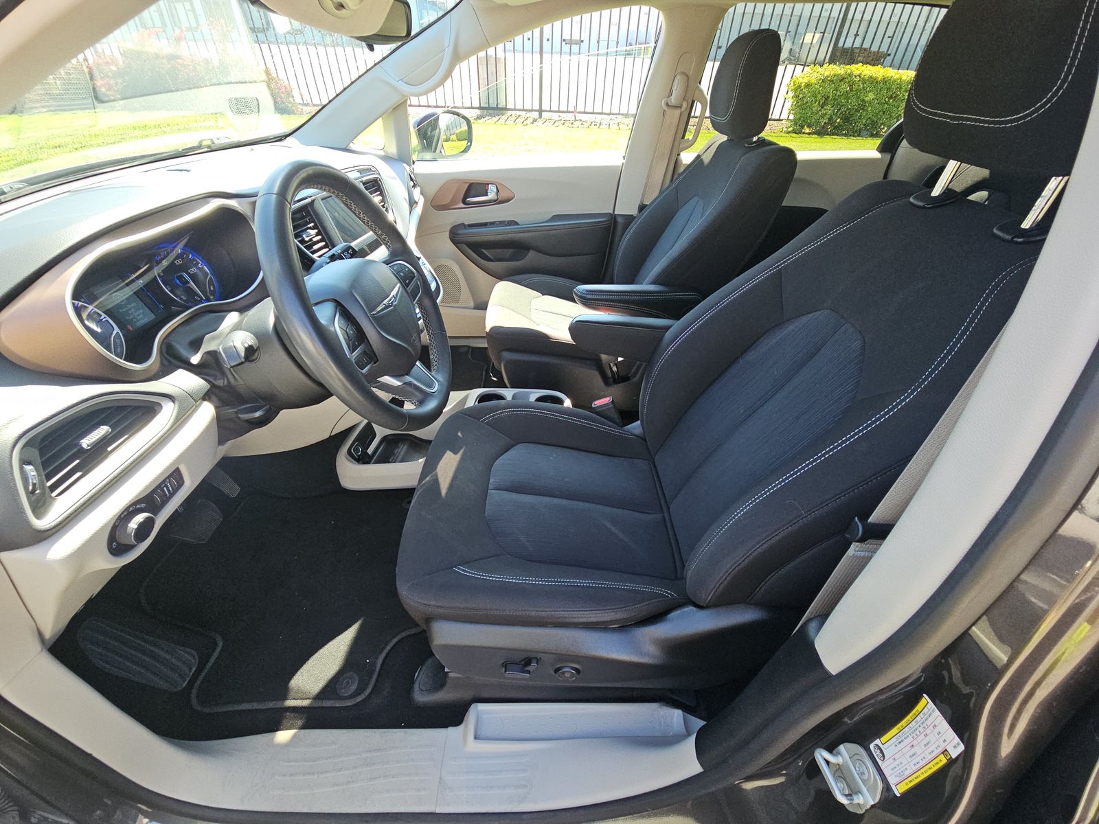 CHRYSLER VOYAGER - 8