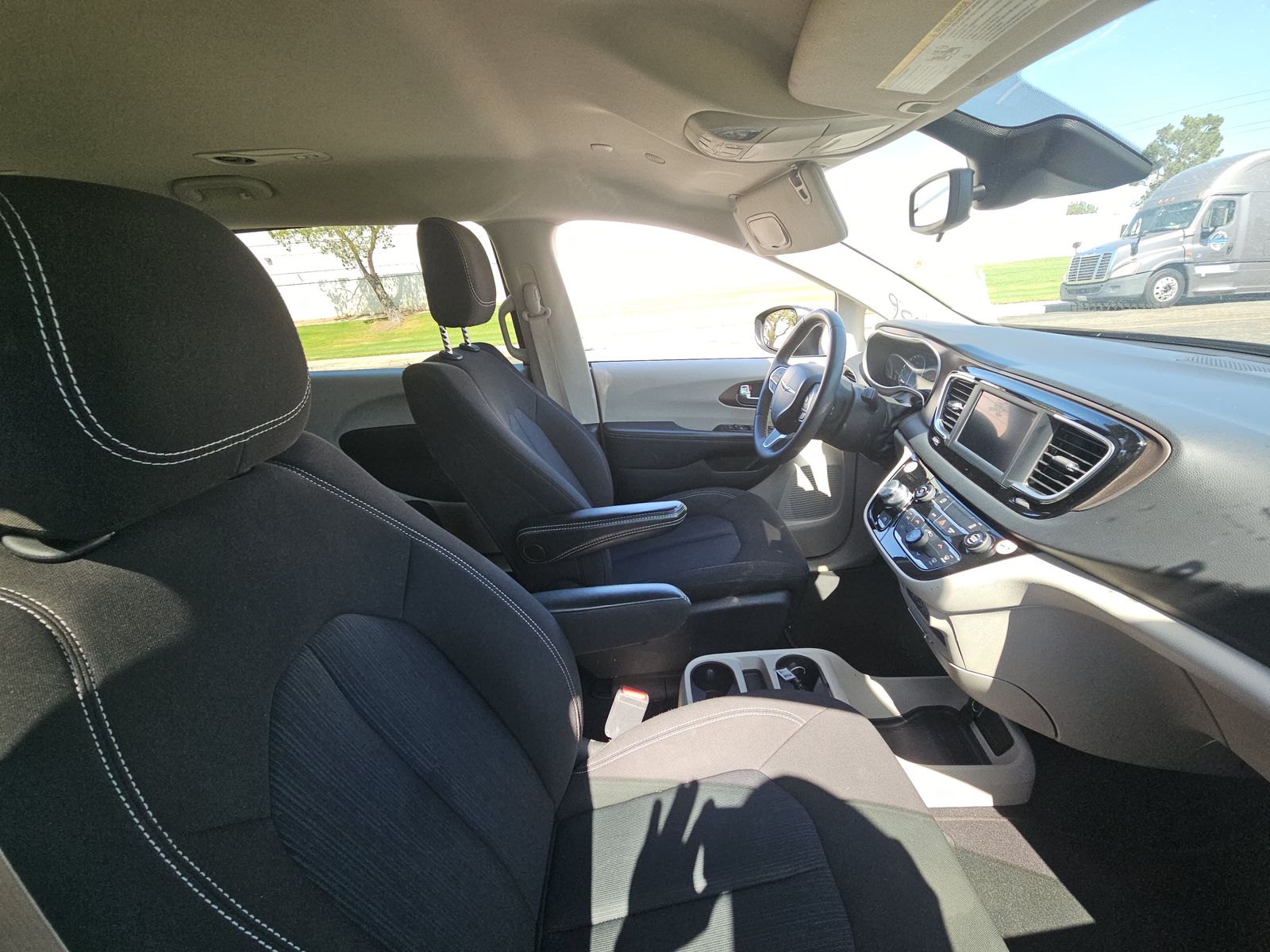 CHRYSLER VOYAGER - 9