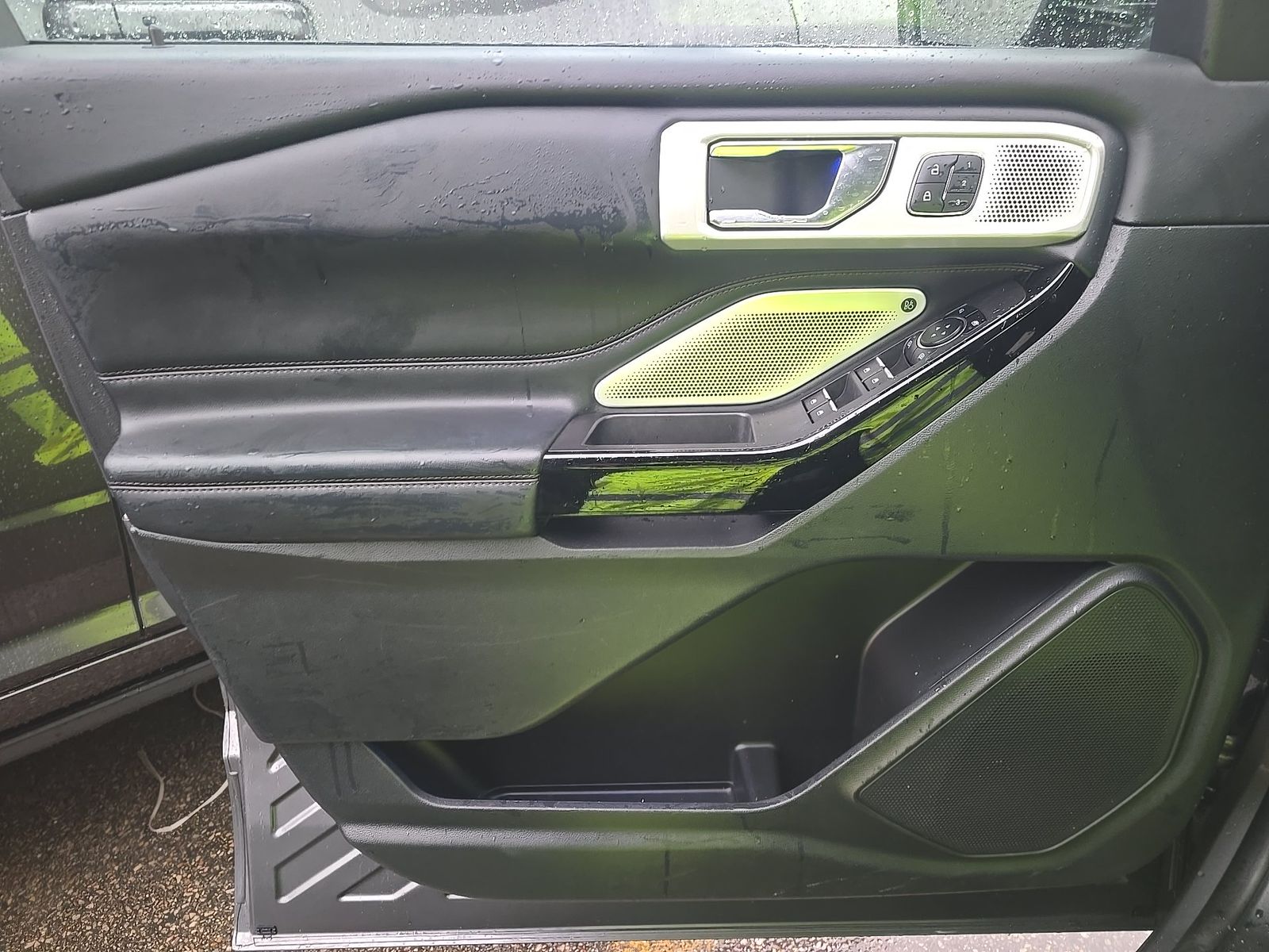 FORD EXPLORER - 10