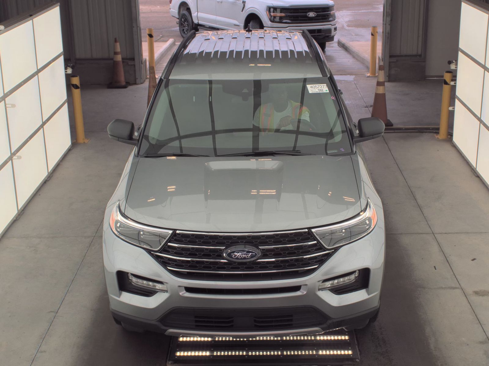 FORD EXPLORER - 3