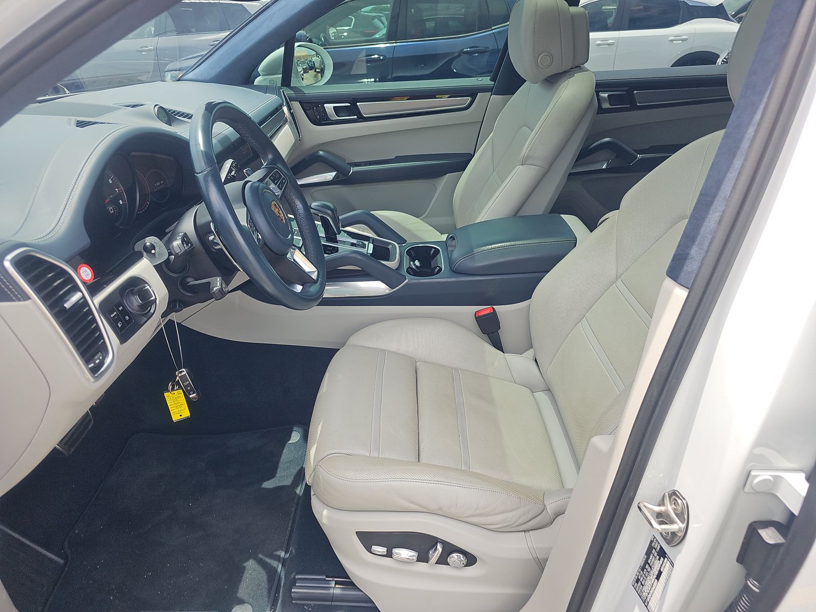 PORSCHE CAYENNE - 8