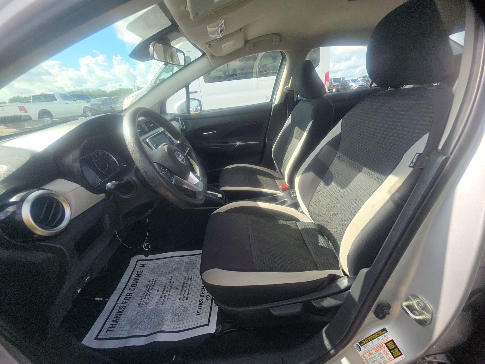 NISSAN VERSA - 8