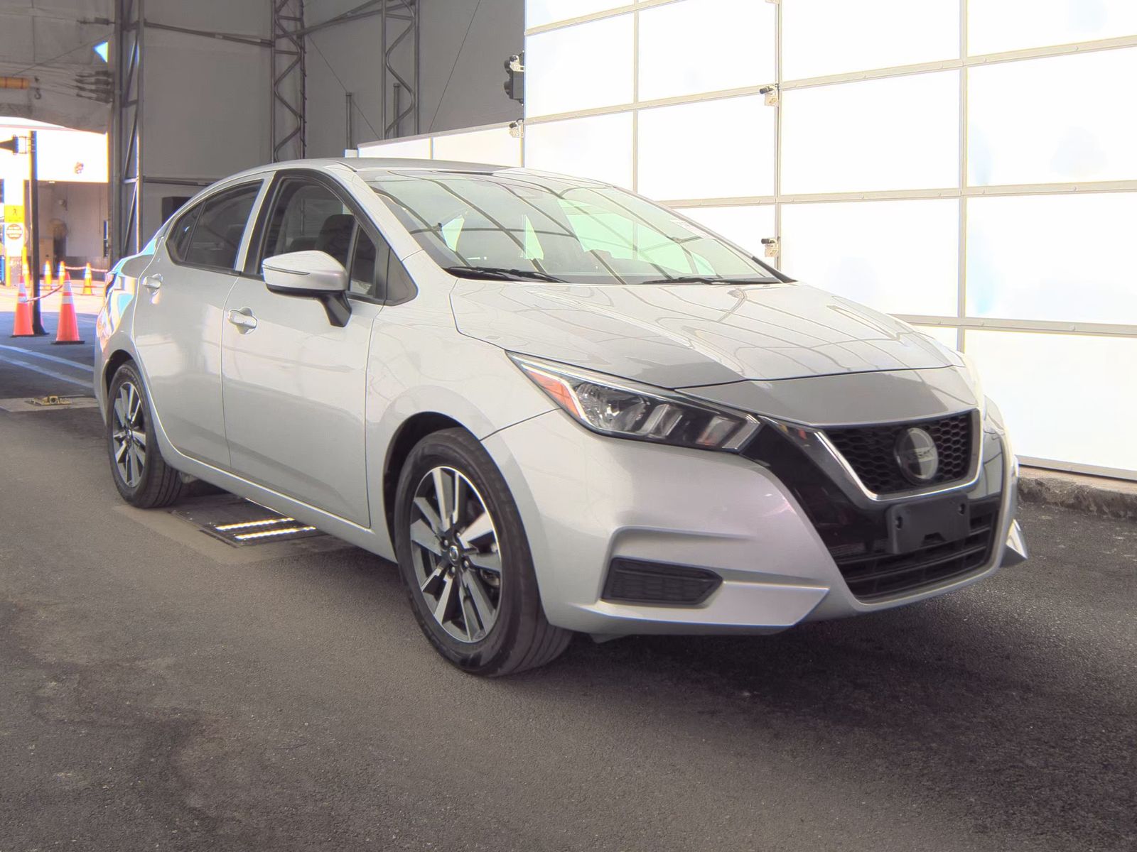 NISSAN VERSA - 4