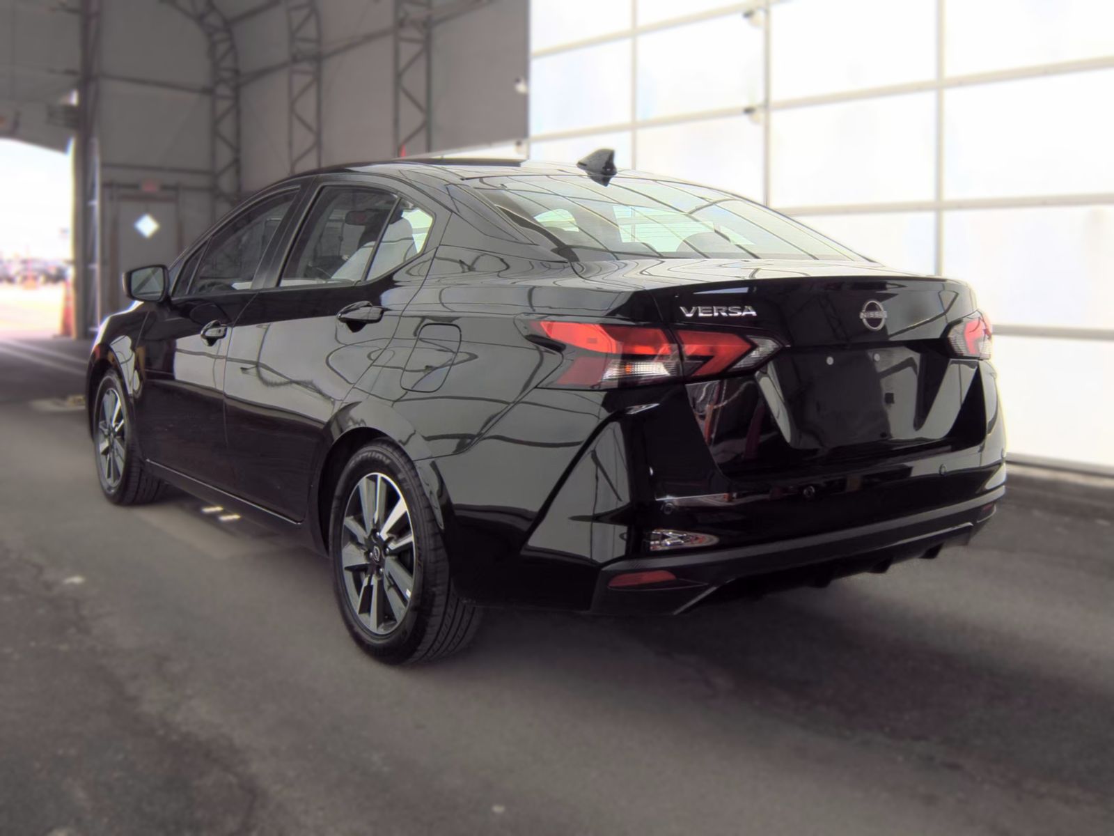 NISSAN VERSA - 9