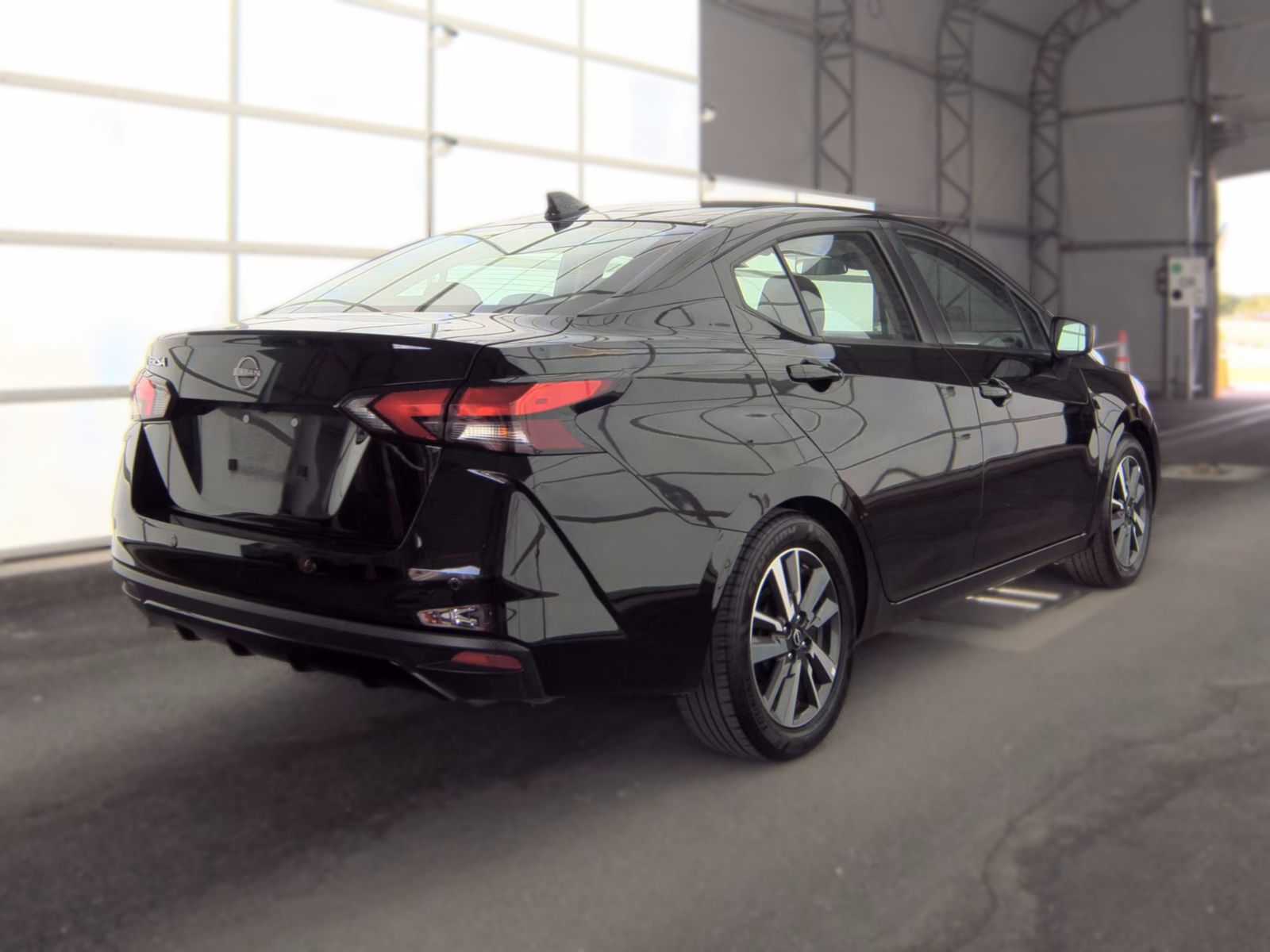 NISSAN VERSA - 6