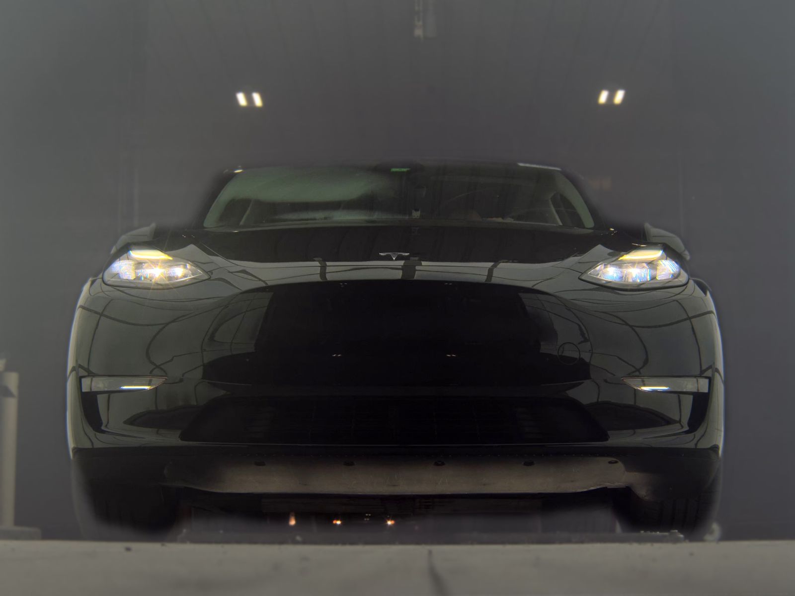 TESLA MODEL Y - 4
