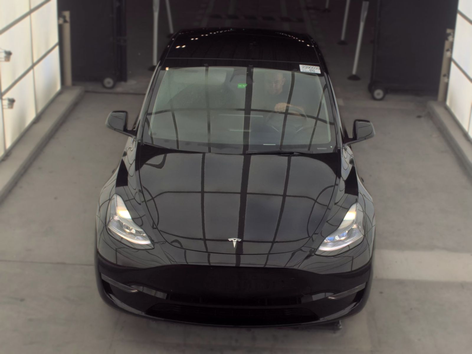 TESLA MODEL Y - 3