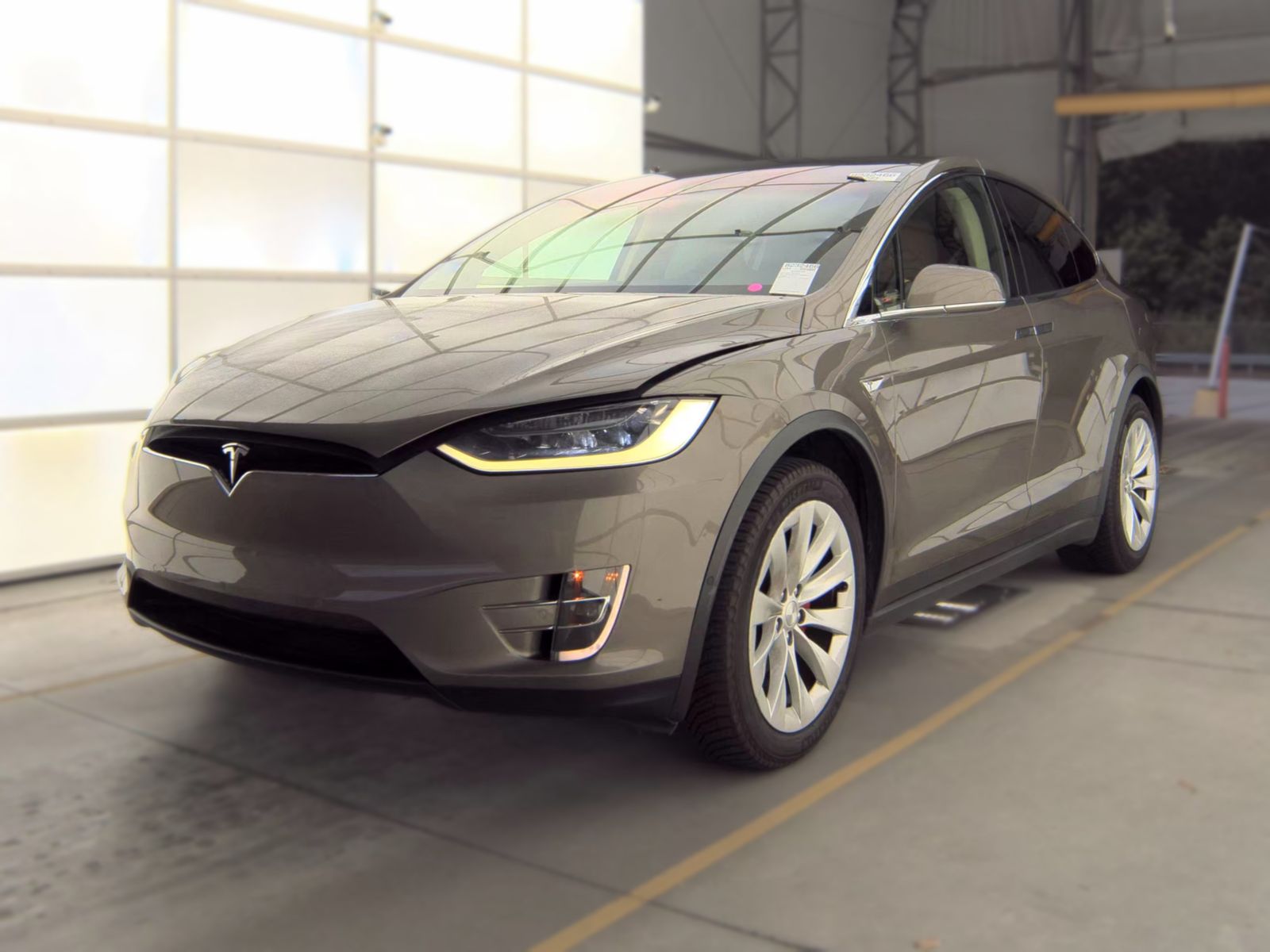TESLA MODEL X - 1