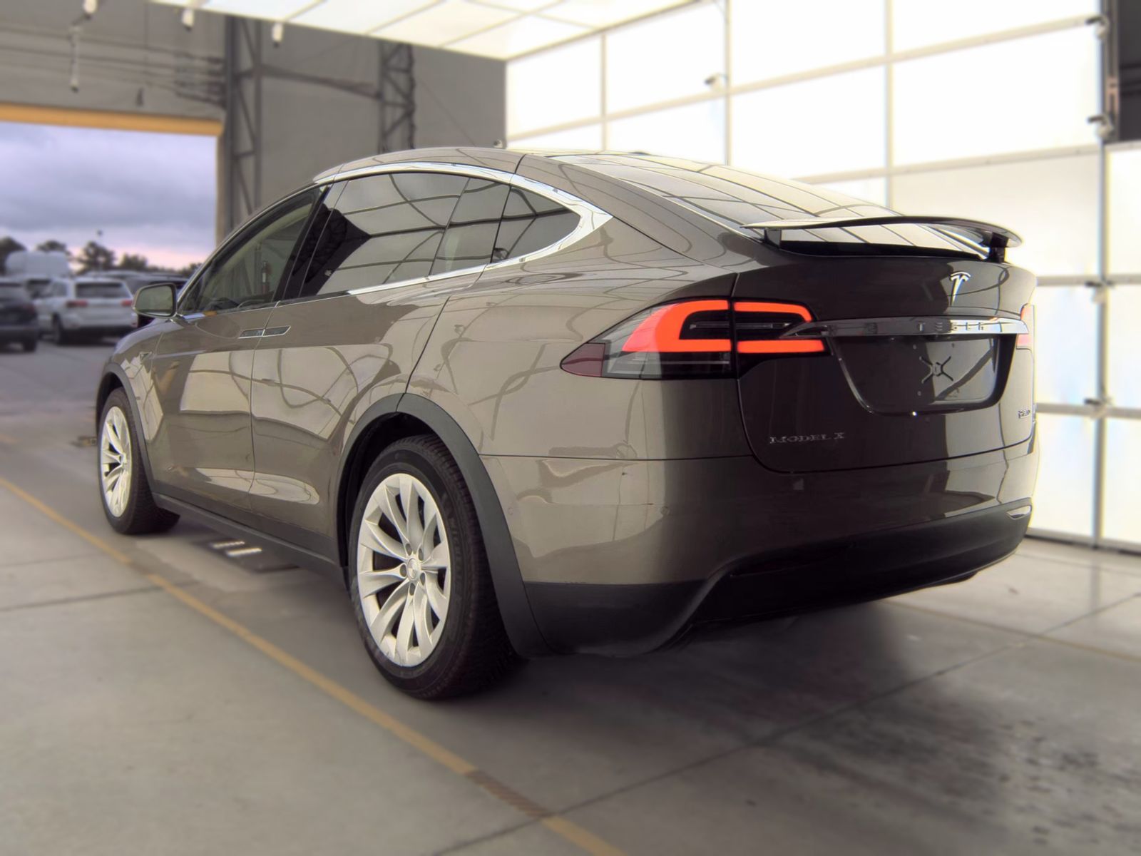 TESLA MODEL X - 9