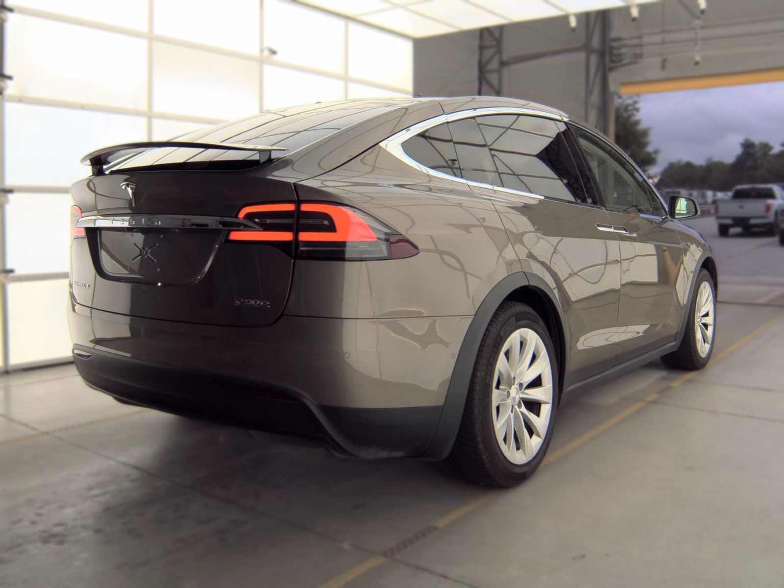 TESLA MODEL X - 6