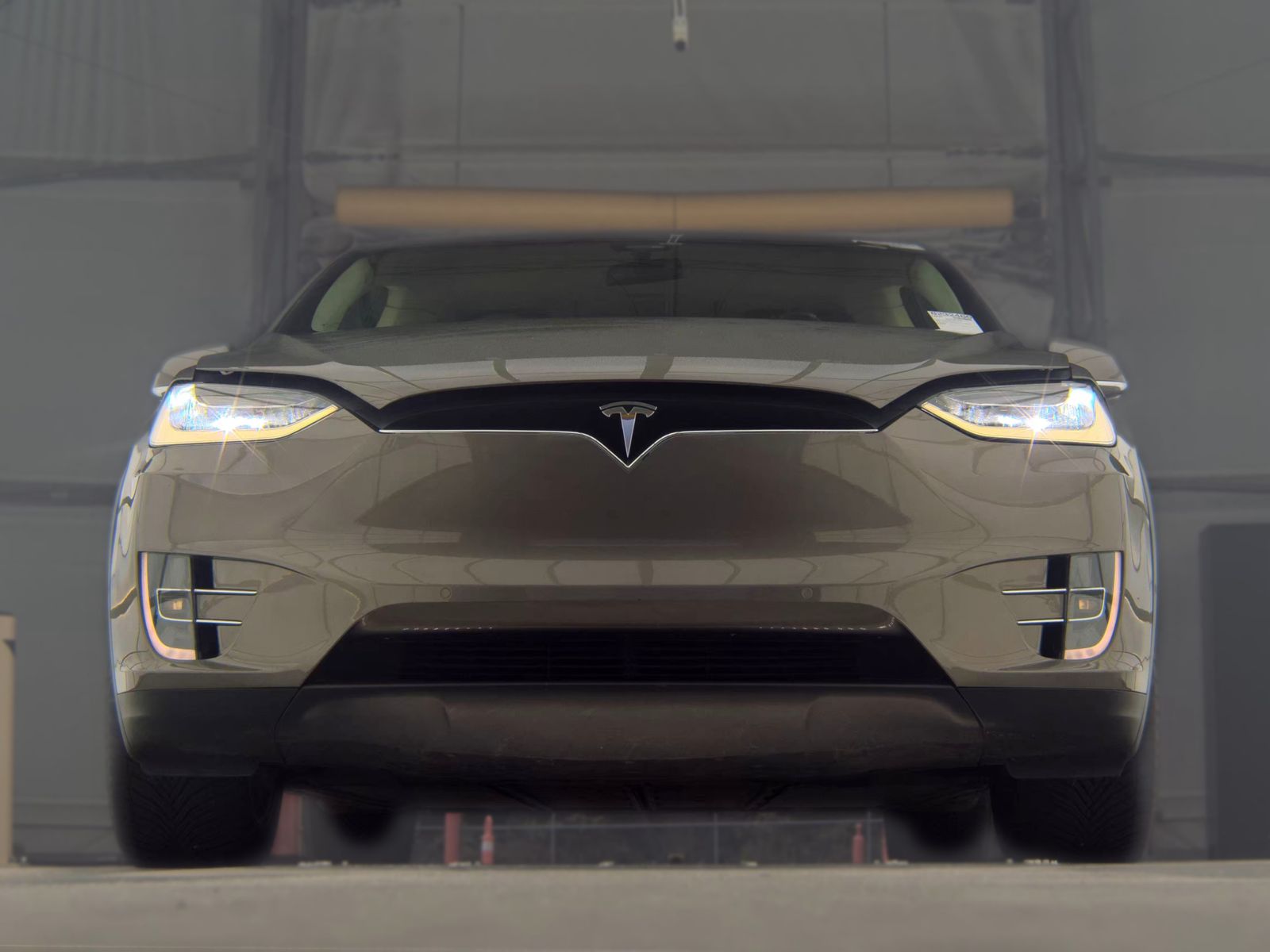 TESLA MODEL X - 4